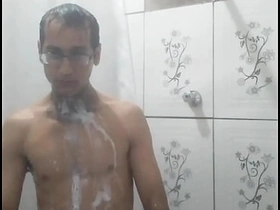 网上泄露了我给小区骚货发裸照 今晚就去干死这个贱货 japan gay porn bukkake