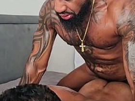 那个傲慢的直男邻居一直偷看我撸管，最后进房间狠狠操了我 japanese gay fist porn