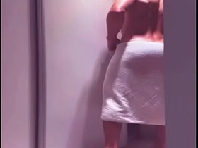 在淋浴间撞见醉酒好友帮他发泄郁闷 watch korean gay porn