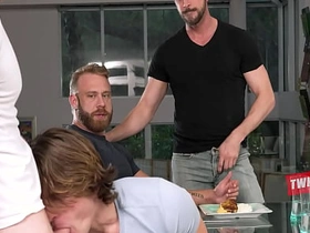 欢乐团聚引发嫩男继子互换 asian hot gay sex porn videos