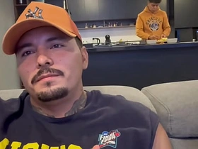 老子招待客人最到位，请喝酒喝水，含鸡巴，还用换挡杆捅他们屁眼 asian blithe bdsm porn