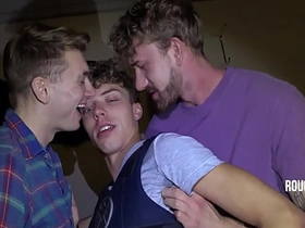 确保Law被我们干进小嫩屁眼 khi lavene gay chinese porn