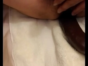 亚裔骑乘大黑假阳具 gay porn asian squirt