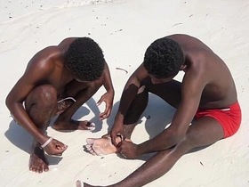 黑人嫩屌Sameul和Wilson无套交媾 porn chub gay japan