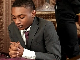 黑人浸信会男孩多米尼克·杨被黑人牧师普林斯·雷恩的大黑屌干了！这小基佬嘴和屁眼都没逃过那根巨屌！ gay korean porn pivot