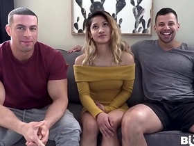 100斤亚裔被两个健美壮汉操烂 asian massage gay coition videos