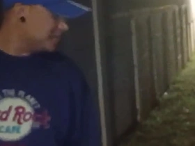 停车撒尿时遇到个小伙子求口交，之后带我去他家趁老婆睡着猛干 hot on the market gay porn