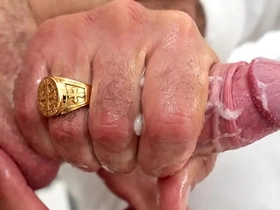 老石匠费利克斯·坎普在所谓面试中把学徒迪伦·泰德斯搞到勃起！这帮石匠真他妈乱！ gay porn asian massage