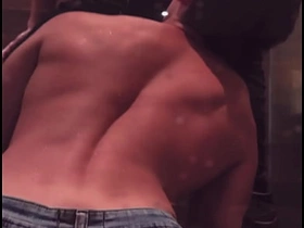 酒吧聊完女人后，我和直男兄弟在浴室搞上了 chinese romantic gay porn