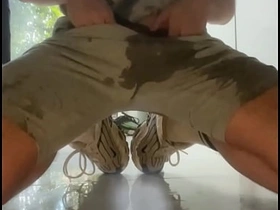 素人男孩厨房尿失禁地板湿透 asian abs porn gay