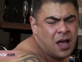 超性感猛男瑞奇遇到暗恋对象，现在该干点刺激的了 hot bdsm gay porn