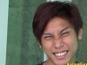 喝尿的亚洲小鲜肉舔肛吸屌 indonesia gay porn