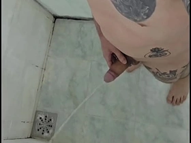 我在浴室尿尿 china public careless porn