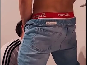 单身派对上的直男男友偷偷在派对角落操我 merry porn hot chinese