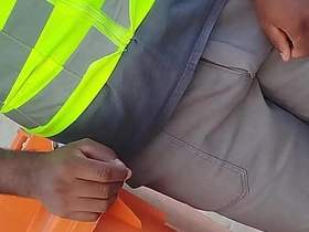 把饥渴工人带回家 gay porn asian big dick