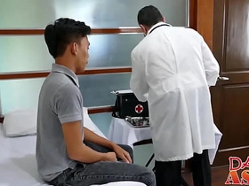 可爱嫩屄Jude被老同志Mike猛干 chinese gay porn sleep