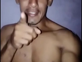 帅哥们都好吗 人家给你们亲亲哦 hot brown merry porn