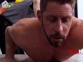 小偷只有两个选择：要么操警卫，要么在监狱里被操 pinoy gay movie porn