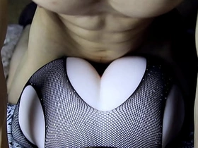 在她浑圆大屁股上射满精液，接着继续操她屁眼！ gay porn japan freeze