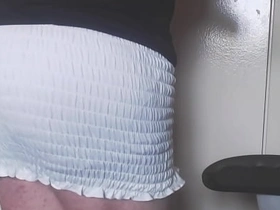 瘦弱伪娘Oso撒尿玩自己骚屁股 jamaican chinese gay porn