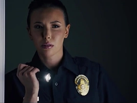 警察闯入外星扶她家 - 性渴寄生虫把辣妹变人妖 japanese gay porn tied