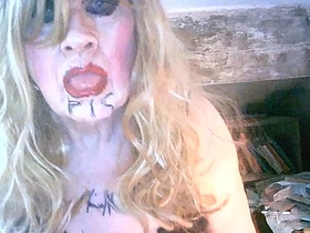 脏烟枪母狗莎拉喝尿自辱 边打飞机边用巨屌假阳具捅屎眼贱穴 gay porn teen japan