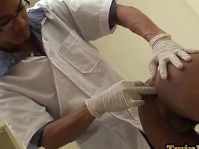 尿尿亚洲嫩鸡肛检后被医生无套内射 japan gay porn nonplus mist over