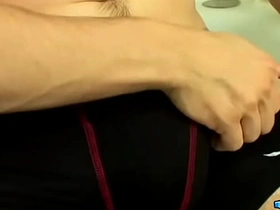 UndieTwinks: Bryce Corbin洗澡时硬到流水还猛撸 japan black gay porn