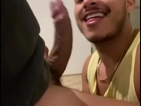 在酒店房间里和已婚男人 gay porn chinese moaning