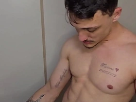 掰开大腿献上骚屁眼 chinese bath scrub gay porn