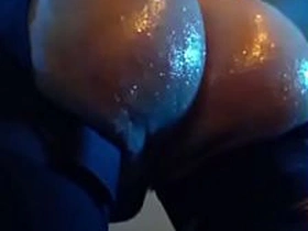 油光水滑的骚臀穿情趣内衣 mature asian daddy gay sex videos