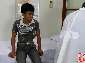 看诊时被无套中出的亚裔少年 porn gay chinese poltroon