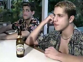 嫩弟 Ethan 和 Matthew 互嗦鸡巴后肛交 china gay rub down porn