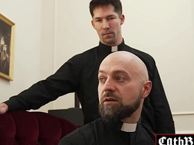 你喜欢这样是吧？喜欢我狠狠操你小屁眼是吧，贱货！Grant Ducati被Adam Snow和Eddie Patrick打屁股加肛交！ blithe porn chinese trade