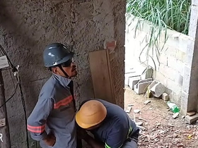 电工说就爱捅助手屁眼往里猛操 jamaican chinese gay porn