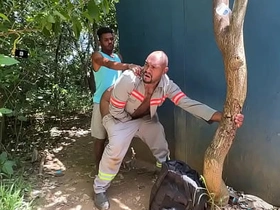 工地黑哥溜出来让停车场管理员爆菊 mr chinese dot gay porn