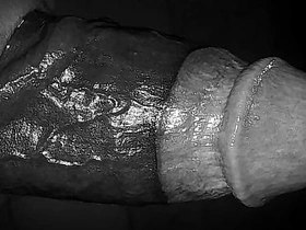 抹油的发情男人呻吟着撸他的大黑屌 asian handsome hunk men gay sex videos