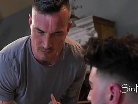 蒙眼男以为是他女友在口交...其实是基佬同事偷拍的全过程 asian gay legs worship porn