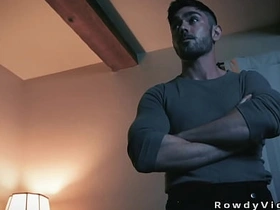 沉迷游戏的直男第一次被肛交 porn hub gay chinese threesome