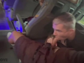 公交车上陌生人的口活和酒店里的爆浆 korean gay porn threesome