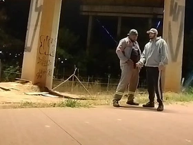 摩托车手VS打工仔 撒完尿转身就求口交 chinese chirp porn gay