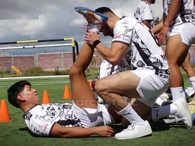 第一次无套群P和足球队友训练后乱搞 taiwan gay cam porn