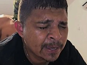 修车工用屁眼还债，被三根大屌轮着操 asian gay coitus videos x