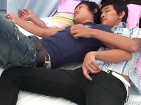 亚裔高尔夫与波利族小便无套 gay porn asian return