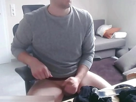 直播中命令男人用自己屁眼里的玩具深喉 asian gay helping do without porn