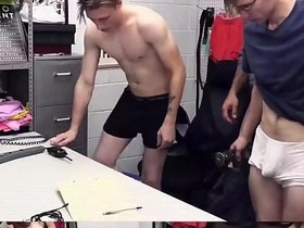 变态警官Donovan Cox和Jeremiah Cruze勾引两名性感小偷玩禁忌四P - 年轻罪犯 gay japan sauna porn