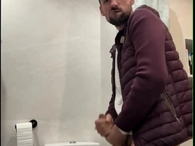 性感老爹打飞机射出一大坨精液 japan gay spy porn