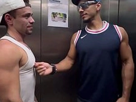 绝美伪娘用迷离眼神凝视镜头 gay china muscle porn