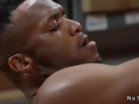 仓库同事跨种族基佬肛交 gay porn japan hypno