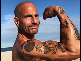 海滩上炫耀超大量精液 chinese merry neighbor porn